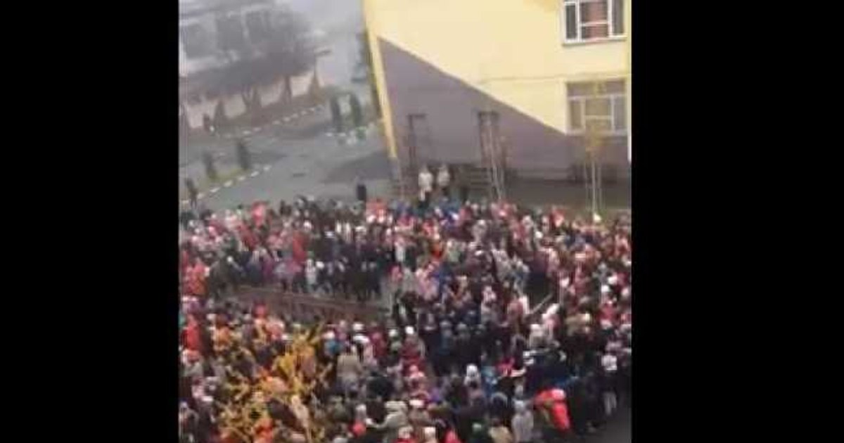 VIDEO Cum au cântat sute de copii la unison „Treceţi, batalioane române, Carpaţii!“. Momentul fascinant a devenit viral pe Facebook