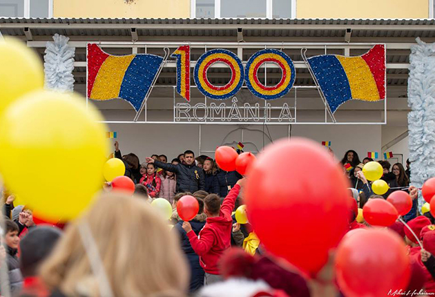 Directorul Şcolii Mihai Eminescu, Marian Haiducu, despre succesul naţional "Treceţi, batalioane române, Carpaţii" :“Au fost două întâmplări în această poveste frumoasă” - Universul argesean